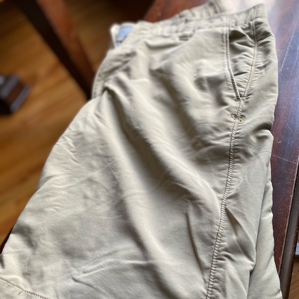 Under Armour khaki Dry-Fit Shorts Size 36
